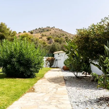 With Private Pool & Large Private Garden Вилла *